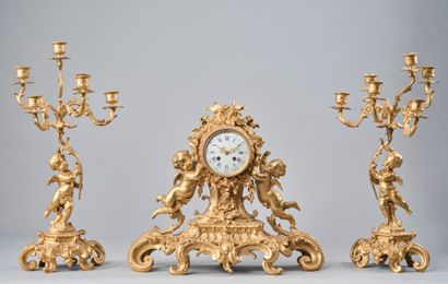 Garniture de cheminée en bronze doré composée...