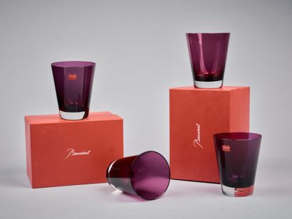 BACCARAT France 
Suite de quatre gobelets...