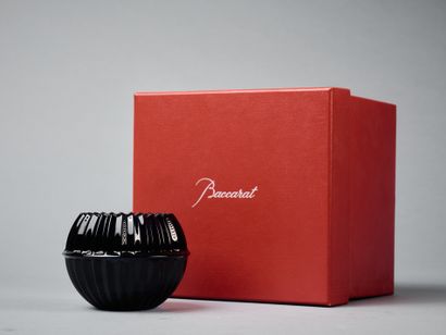 BACCARAT France 
Photophore de forme circulaire...