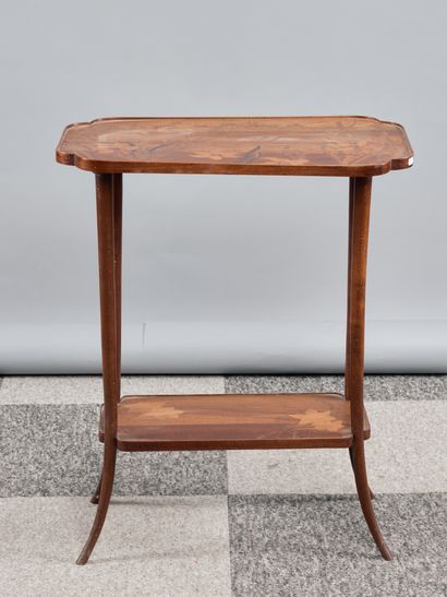 Emile GALLE (1846-1904)
Table à thé à deux...