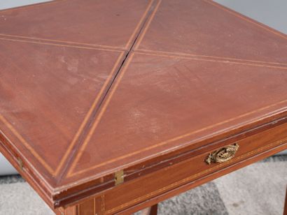 Paire de tables à jeux en portefeuille en...