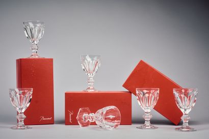 BACCARAT France 
Suite de 6 grands verres...