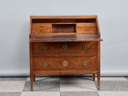Commode scribanne en bois de placage ouvrant...