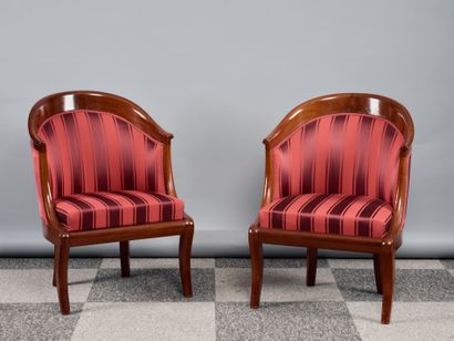 Paire de fauteuils à dossier enveloppant...