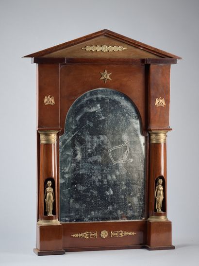 Miroir à poser à colonnes en acajou et placage...