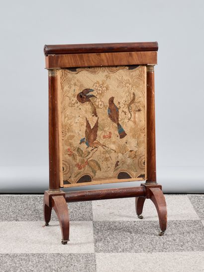 Ecran de cheminée en acajou et placage d'acajou,...