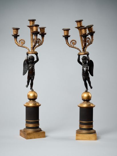 Paire de candélabres en bronze ciselé et...