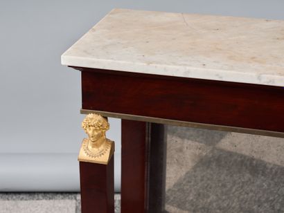 Petite console en acajou et placage d'acajou...