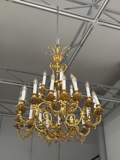 Important lustre en bronze doré de style...