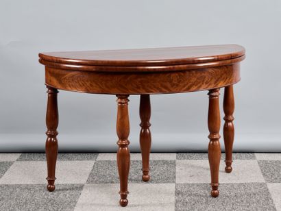 Table à jeux formant console de forme demi-lune...