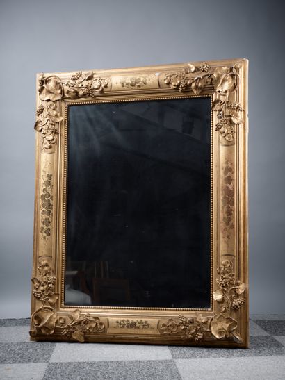 Miroir de forme rectangulaire en bois sculpté...