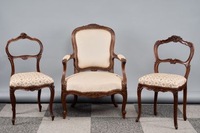 Réunion de trois pièces de mobilier comprenant...