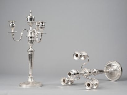 Paire de candélabres à trois bras de lumière,...