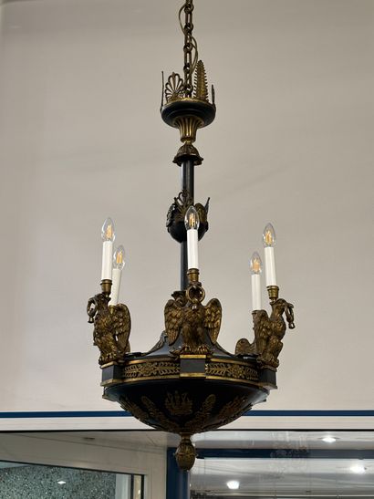 Lustre à six bras de lumière en bronze doré...