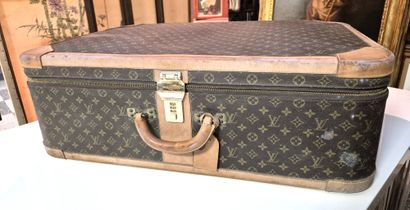 Louis VUITTON 
Valise stratos en toile monogrammée...