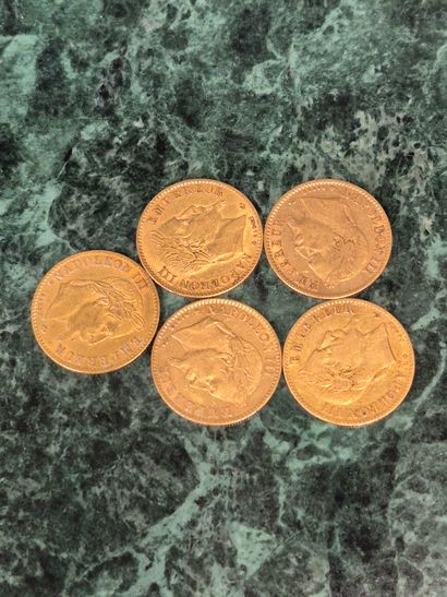 Lot de 5 pièces de 10 francs en or, Napoléon...