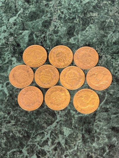 Lot de 10 pièces de 10 francs en or, Napoléon...