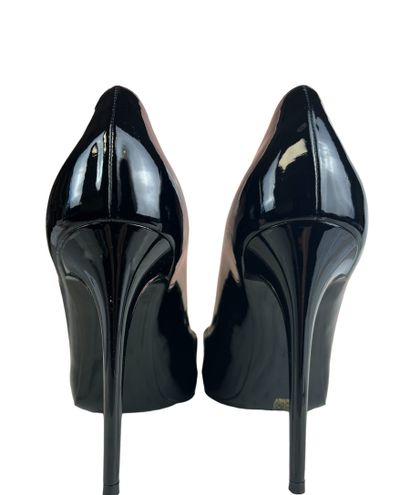 Stella MC CARTNEY
Paire d'escarpins 