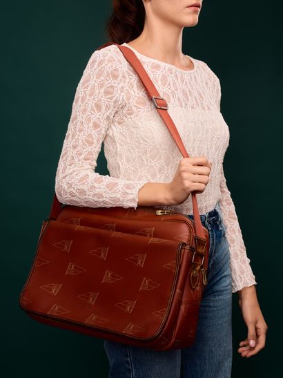 Louis VUITTON America's Cup
Sac 36cm en toile...