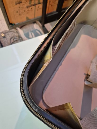 Louis VUITTON 
Valise stratos en toile monogrammée...