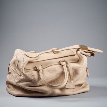 CÉLINE
Sac cube 36cm en veau grainé argile,...