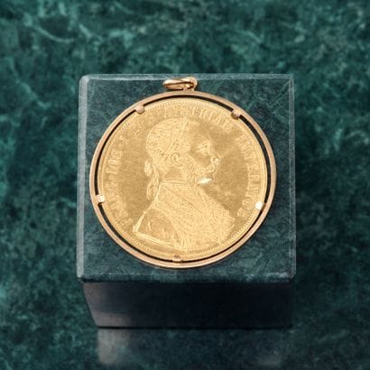 Pendentif en or jaune 18k 750 millièmes serti...