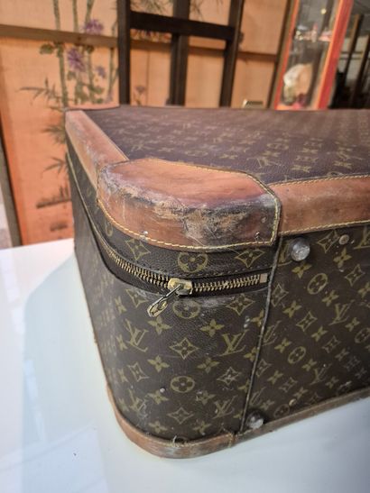 Louis VUITTON 
Valise stratos en toile monogrammée...