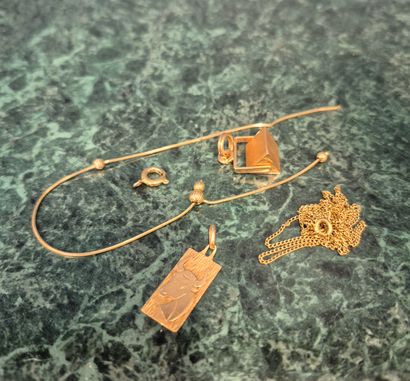 Lot en or 18k 750 millièmes comprenant 
-...