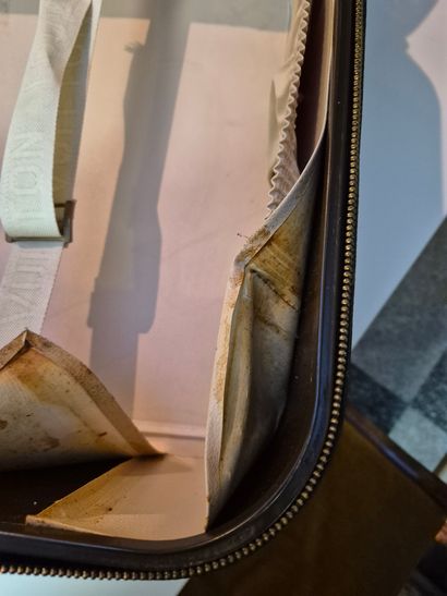 Louis VUITTON 
Valise stratos en toile monogrammée...
