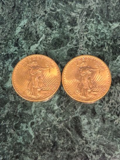 Lot de deux pièces de 20 dollars américains...