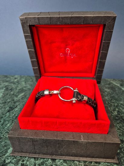 OMEGA
Bracelet Seamaster en cuir noir tressé...