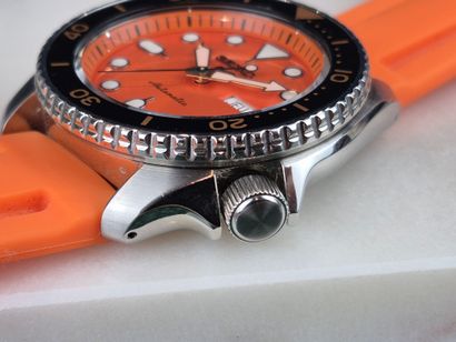 SEIKO 
5
Steel sports watch with automatic...