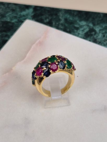 18k yellow gold cocktail ring set with 7...