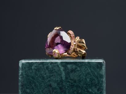 Couture-inspired ring in 18k 750-thousandths...