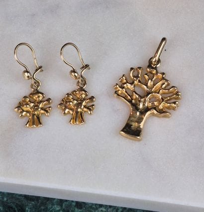 Set of 18k yellow gold 750 thousandths decorated...