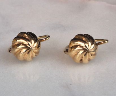 Pair of earrings in 18k yellow gold 750 thousandths,...