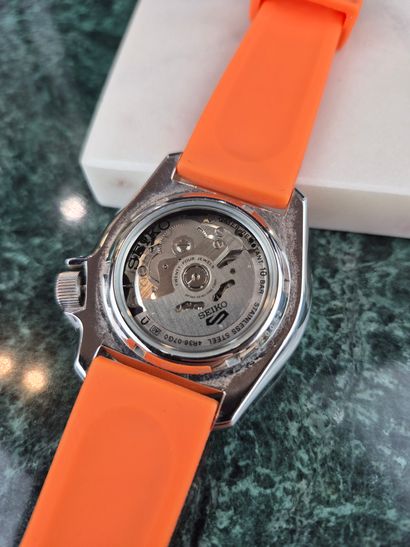 SEIKO 
5
Steel sports watch with automatic...