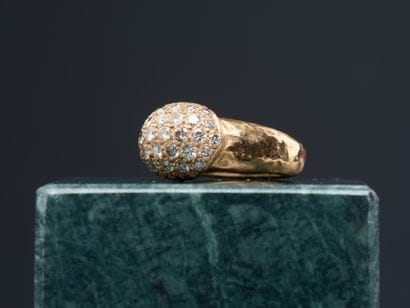 Ring in 18k yellow gold 750 thousandths holding...