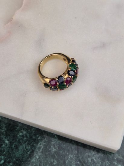 18k yellow gold cocktail ring set with 7...