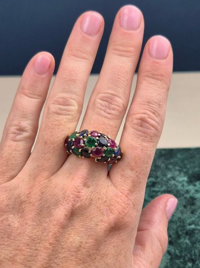 18k yellow gold cocktail ring set with 7...