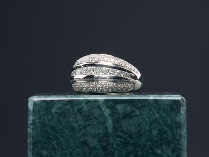 Helmet ring in 850-millimeter platinum, centered...