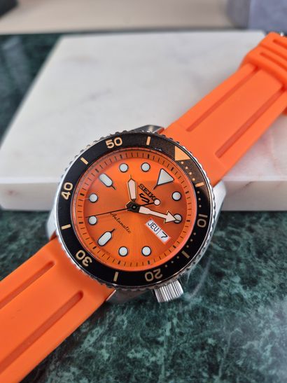 SEIKO 
5
Steel sports watch with automatic...