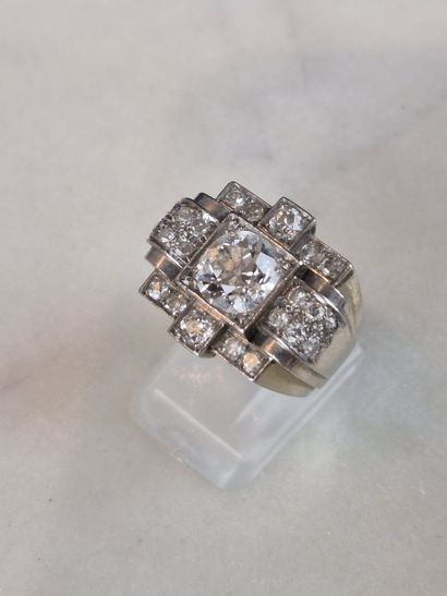 Charming modernist ring in 18k 750 thousandths...