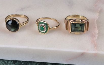 Meeting of 3 gold rings including : 
- 1...