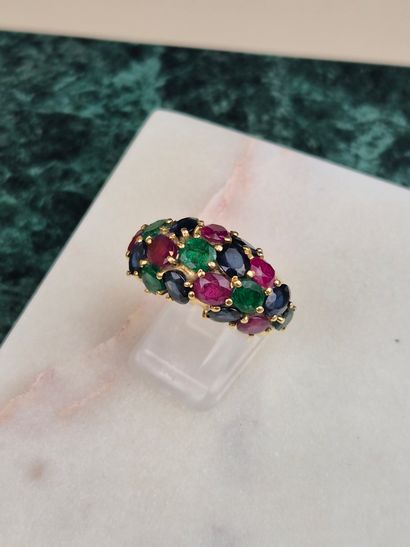 18k yellow gold cocktail ring set with 7...