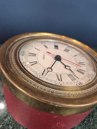 JAEGER
Desk clock in gilt metal and burgundy...