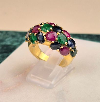 18k yellow gold cocktail ring set with 7...