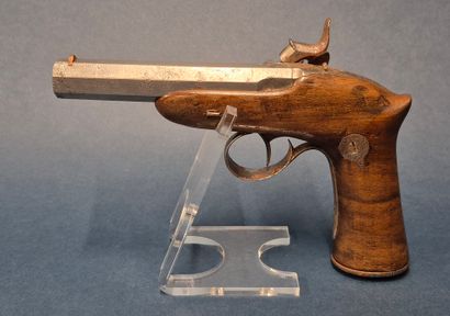 Curieux pistolet à percussion à platine verticale...