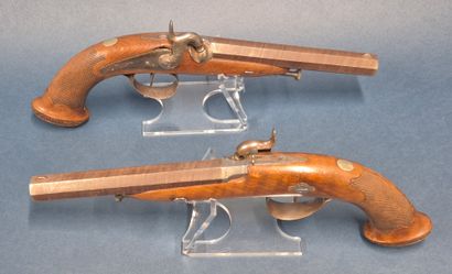 Paire de pistolets à percussion vers 1830-1840....
