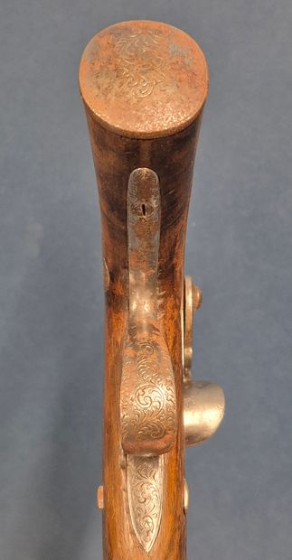 Curieux pistolet à percussion à platine verticale...